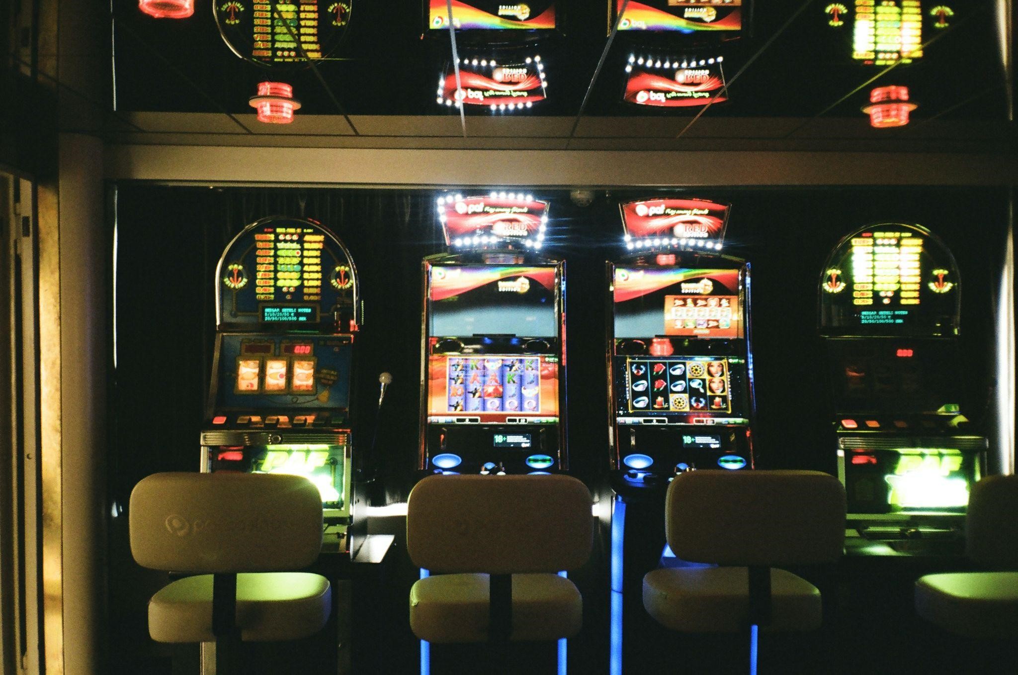 ¿Cómo ahorrar dinero con casinos online?